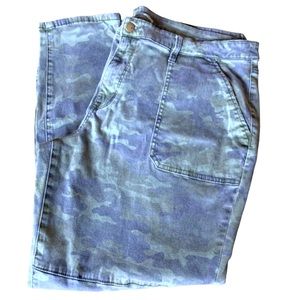 AVA VIV Camo Soft Super Stretch Straight Skinny / Back Snap Pockets - Size 22 W